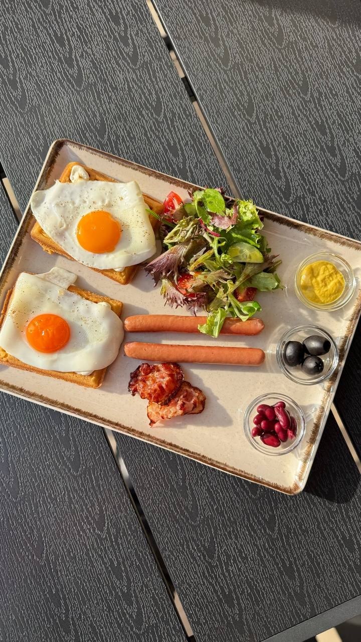 GO LYVK breakfast